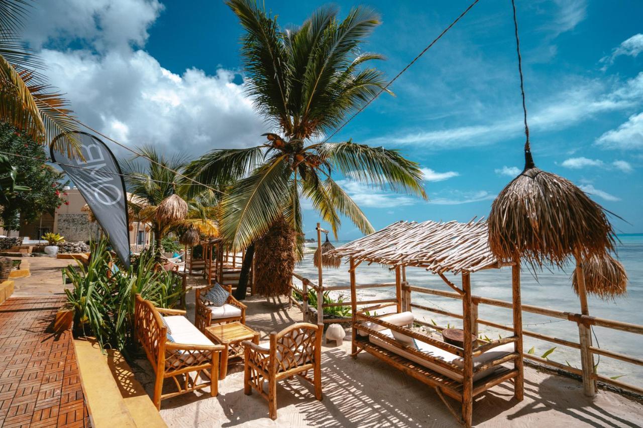 Coral Rocks Hotel & Restaurant Джамбиани Экстерьер фото