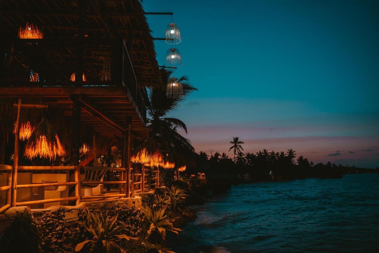 Coral Rocks Hotel & Restaurant Джамбиани Экстерьер фото
