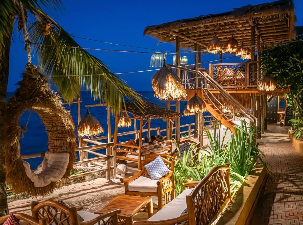 Coral Rocks Hotel & Restaurant Джамбиани Экстерьер фото