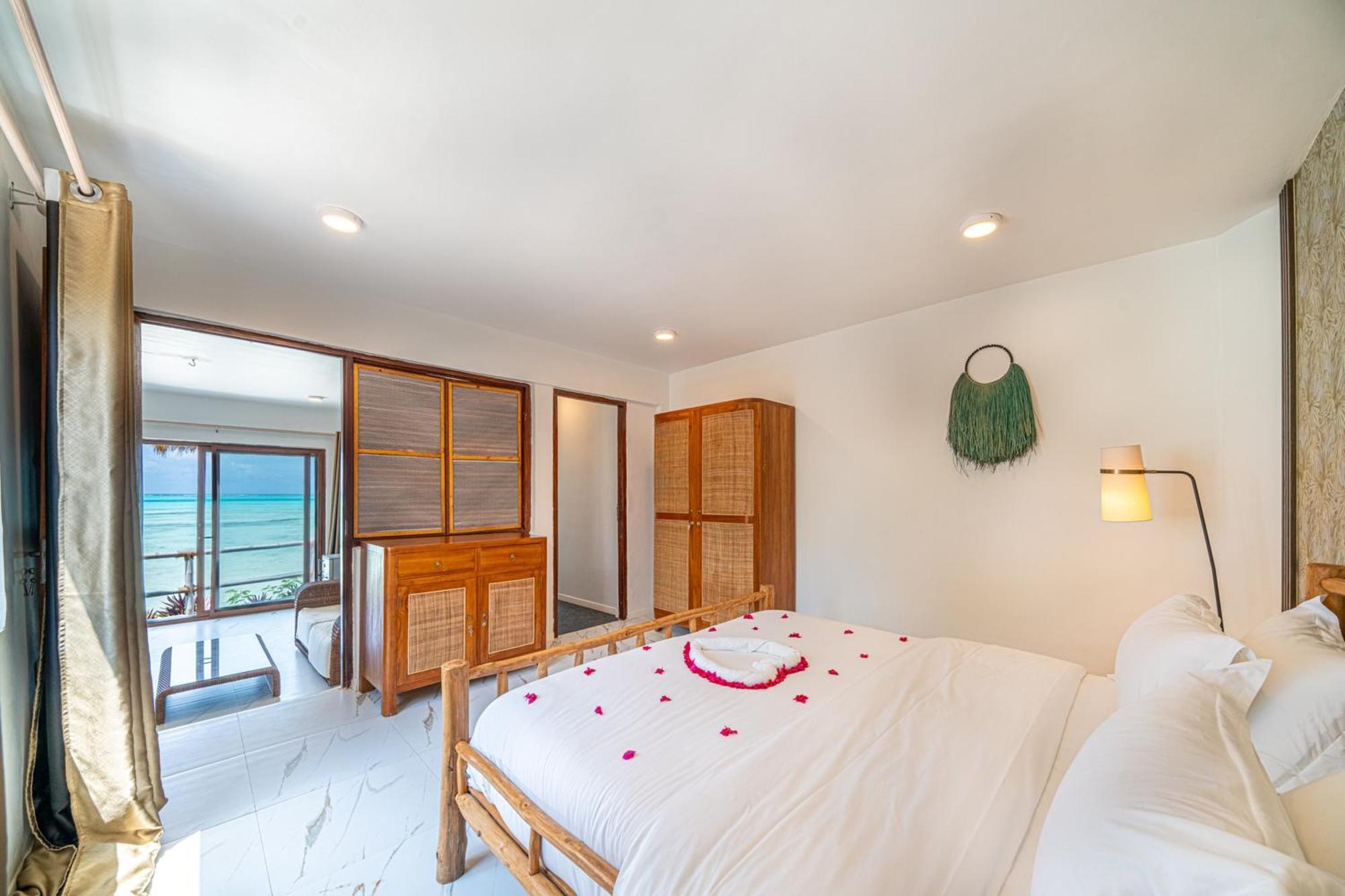 Coral Rocks Hotel & Restaurant Джамбиани Экстерьер фото