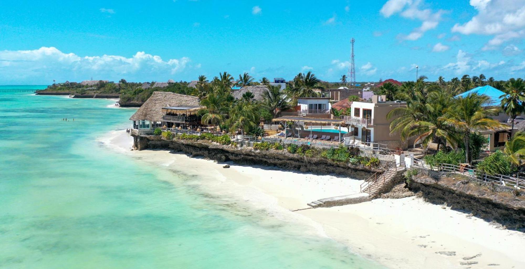 Coral Rocks Hotel & Restaurant Джамбиани Экстерьер фото